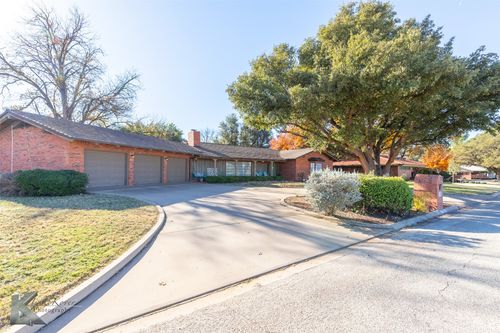 1806 Country Club Dr, Sweetwater, TX, 79556-1704 | Card Image