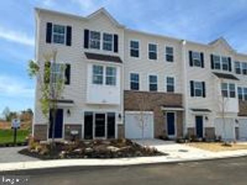 8214 Alexander Ct, BREINIGSVILLE, PA, 18031-8755 | Card Image