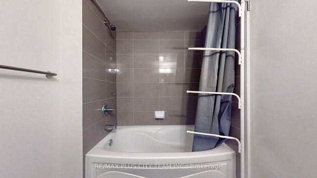 1305 - 18 Harbour St, Condo with 2 bedrooms, 2 bathrooms and 1 parking in Toronto ON | Image 16