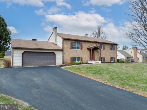 75 Lakeview Dr, Elverson, PA, 19520-9125 | Card Image