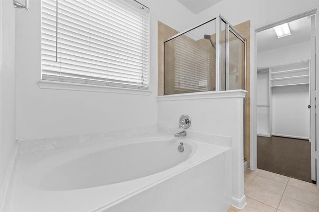 1923 Vale Haven Dr, House other with 5 bedrooms, 3 bathrooms and 2 parking in Spring TX | Image 16