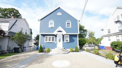 102 Williams Ave, East Providence, RI, 02914-3511 | Card Image