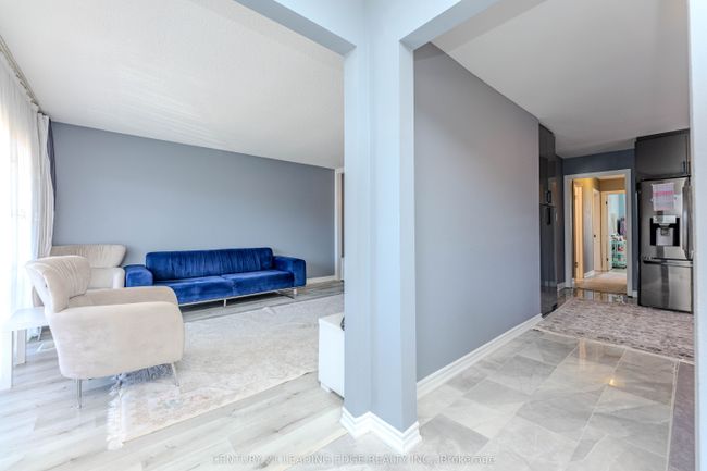 28 Sawmill Rd, House attached with 4 bedrooms, 3 bathrooms and 3 parking in North York ON | Image 4