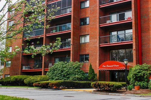 24-1 Summit Dr, Reading, MA, 01867-4036 | Card Image
