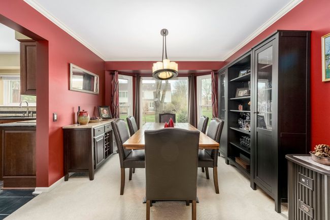 Bay Window in Dining Room! | Image 28
