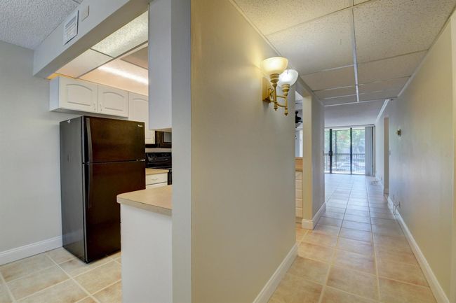 UNIT-202 - 16 Royal Palm Way, Condo with 2 bedrooms, 2 bathrooms and null parking in Boca Raton FL | Image 6