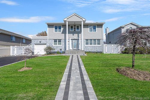 204 Bayview Ave, Massapequa, NY, 11758-8005 | Card Image