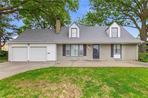 4937 Ne Chouteau Dr, Kansas City, MO, 64119-4815 | Card Image