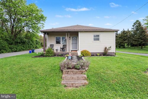 174 Hollywood Dr, Middletown, PA, 17057-3152 | Card Image