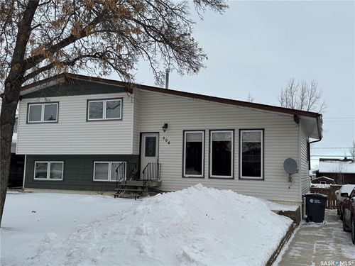 604 5th Ave W, Assiniboia, SK, S0H0B0 | Card Image