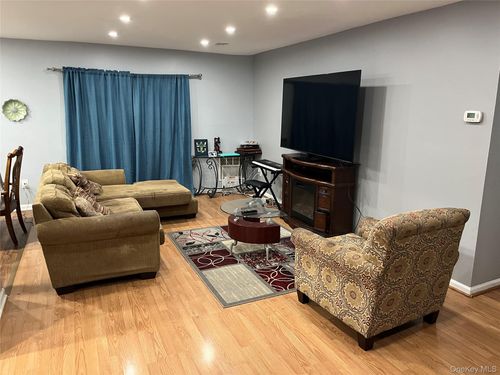 211-211 Kennedy Dr, Spring Valley, NY, 10977-5367 | Card Image