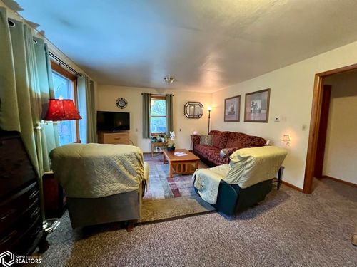 702 S Main St, Leon, IA, 50144-1032 | Card Image