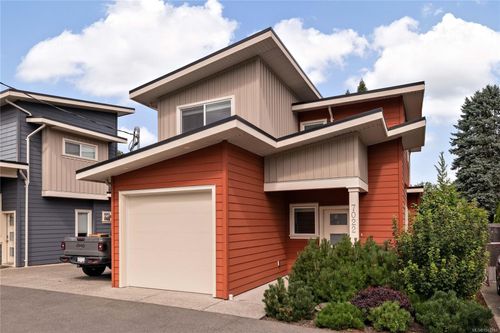 7022 Wallace Dr, Brentwood Bay, BC, V8M1G1 | Card Image