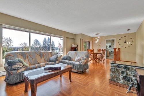 9370 263 St, Maple Ridge, BC, V2W1K3 | Card Image
