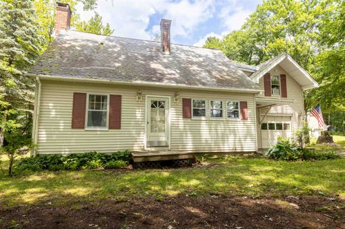 32 Grannis St, Claremont, NH, 03743-4613 | Card Image
