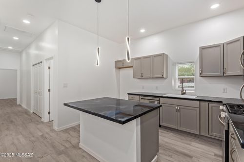 313 W 35th Street, Tucson, AZ, 85713 | Card Image