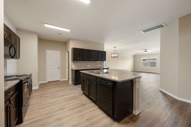 15212 Shell Bark Cv, House other with 4 bedrooms, 2 bathrooms and null parking in Austin TX | Image 6