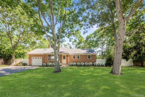 18 Lovell Rd, Hampton Bays, NY, 11946-2833 | Card Image