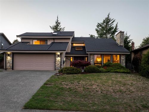 4066 Jason Pl, Victoria, BC, V8N4T6 | Card Image