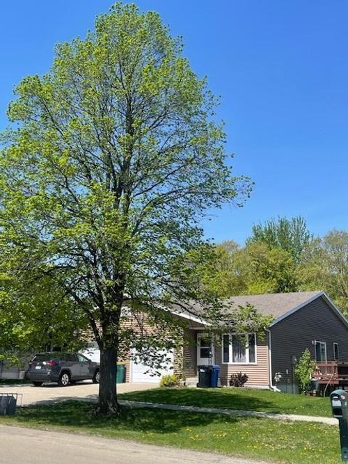3323 7th St Nw, Rochester, MN, 55901-6625 | Card Image