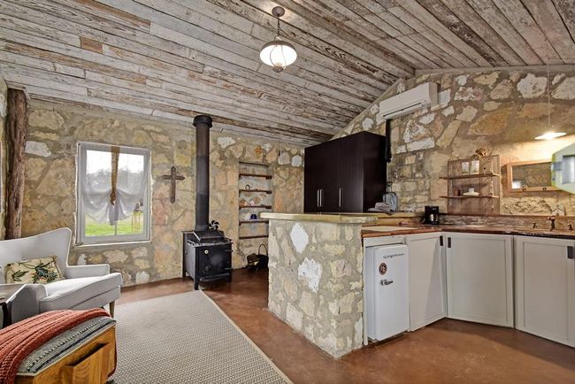 341 N Stallion Estates Dr, Home with 2 bedrooms, 2 bathrooms and 3 parking in Spring Branch TX | Image 29