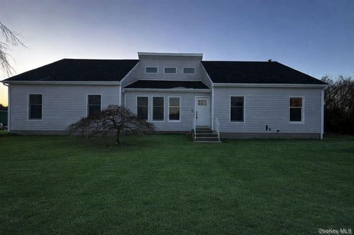 24 Kimberly Ct, Calverton, NY, 11933-1343 | Card Image