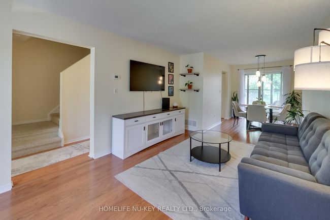 219 Cundles Rd W, House attached with 3 bedrooms, 1 bathrooms and 2 parking in Barrie ON | Image 8