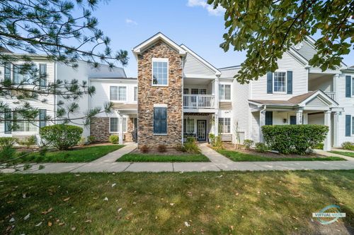 2427-2427 Silverstone Dr, Carpentersville, IL, 60110-3800 | Card Image