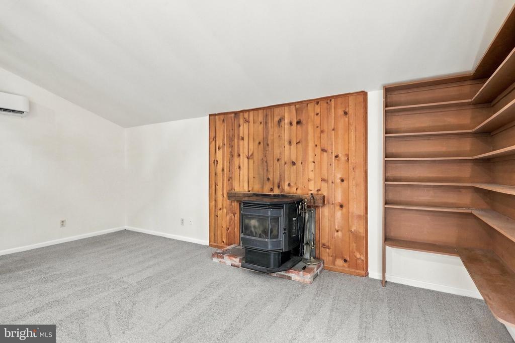 Residential in HEDGESVILLE 3
