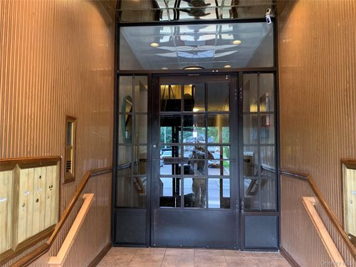 apt-b5-51 Smith St, Merrick, NY, 11566-3455 | Card Image