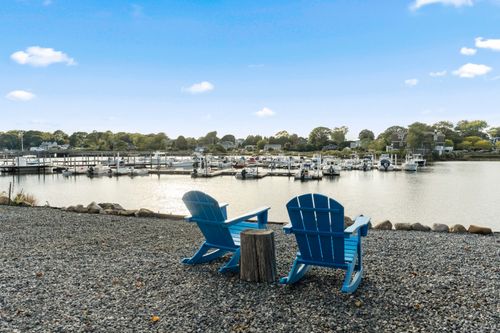 39 Gled Hill St, Mystic, CT, 06355-2945 | Card Image