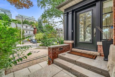 139 Balmoral Ave, House attached with 3 bedrooms, 4 bathrooms and 2 parking in Toronto ON | Image 2