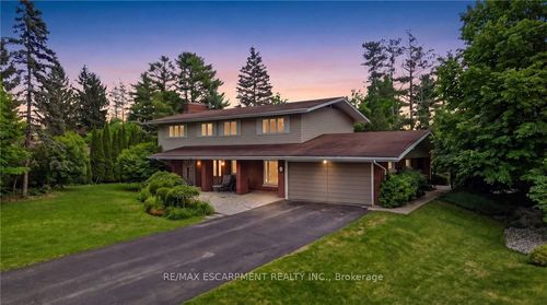 6 Summit Cir, Simcoe, ON, N3Y3K8 | Card Image