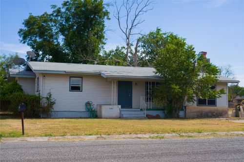 2007 W Commerce St, San Saba, TX, 76877-3914 | Card Image