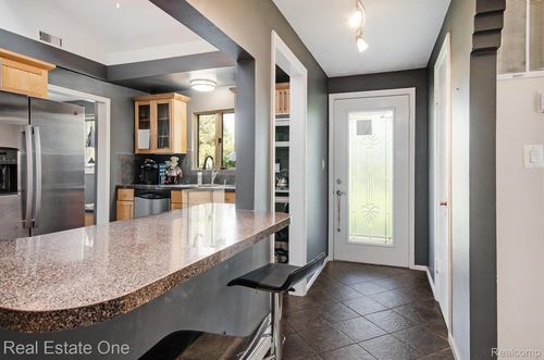 35238 Moravian Dr, Sterling Heights, MI, 48312-4444 | Card Image