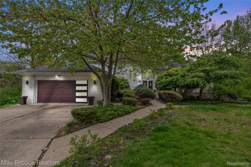 5199 Shenandoah Court, West Bloomfield Charter Township, MI, 48323 | Card Image