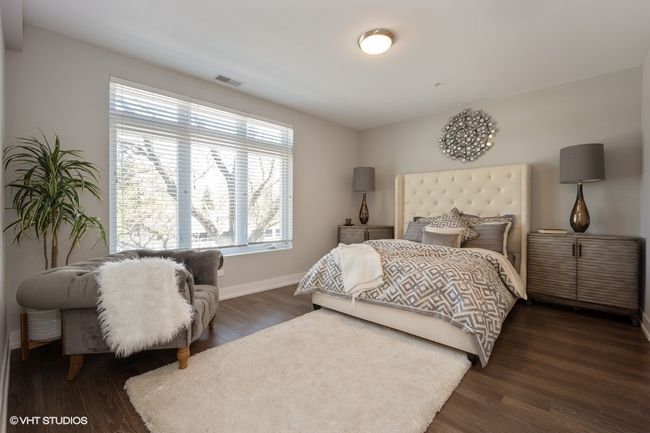 211 - 1202 Waukegan Rd, Condo with 2 bedrooms, 2 bathrooms and 1 parking in Glenview IL | Image 5