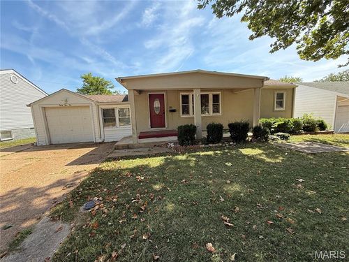 8510 Valdes Dr, Saint Louis, MO, 63123-3325 | Card Image