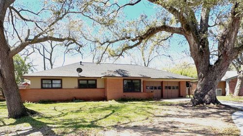 53 Pin Oak Ct, Lake Jackson, TX, 77566-5928 | Card Image