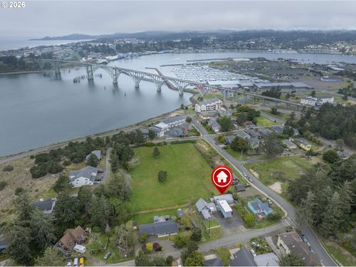 220 Sw 29th St, Newport, OR, 97365-4892 | Card Image