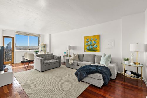 2115-100 Manhattan Ave, Union City, NJ, 07087-5269 | Card Image