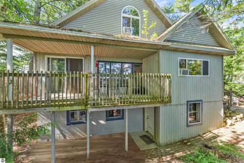 4411 Lakeview Trl, Traverse City, MI, 49696-9464 | Card Image
