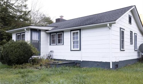 617 Phillips Branch Rd, Vilas, NC, 28692-9427 | Card Image