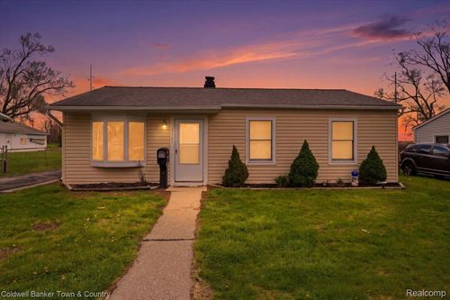 6151 Stephen, Brighton, MI, 48116-2124 | Card Image