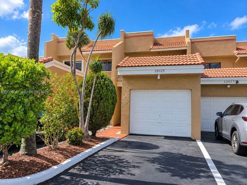 12025-12025 S Las Palmas Dr, Pembroke Pines, FL, 33025-3702 | Card Image