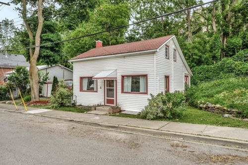 6 E Mary St, Picton, ON, K0K2T0 | Card Image