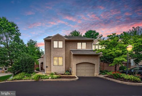 42 Greythorne Woods Cir, WAYNE, PA, 19087-4758 | Card Image