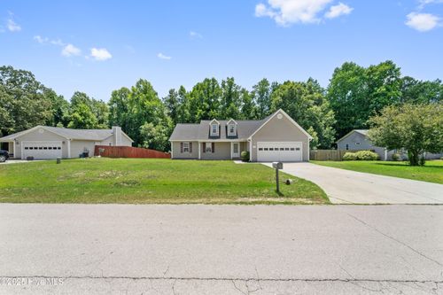 143 Wheaton Dr, Richlands, NC, 28574-8192 | Card Image
