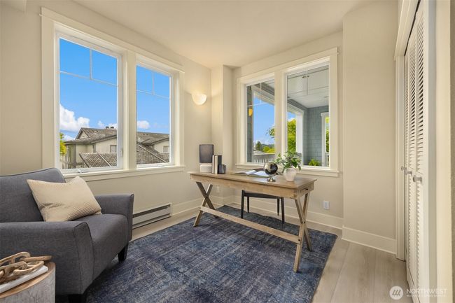 Sunny 2nd bedroom. | Image 22