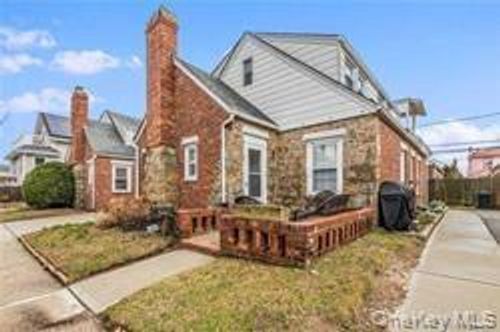 106 Atlantic Ave, Long Beach, NY, 11561-3805 | Card Image